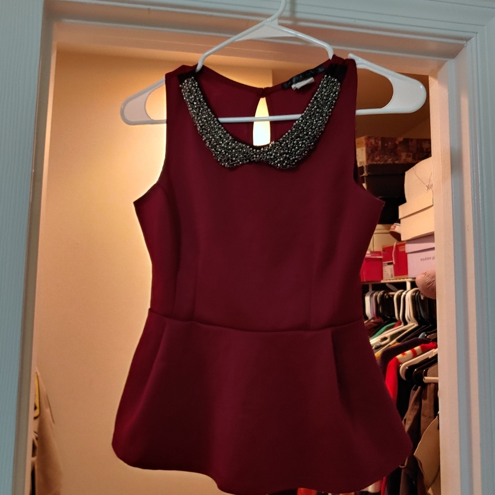 Small red beaded neck no sleeve top